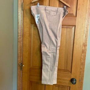 NWT kensie jeans, blush pink, skinny jeans. Size 32.